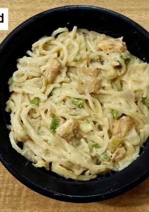 A picture of White Sauce Chicken Spegatti.