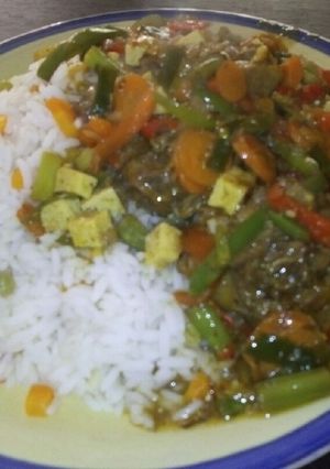 A picture of Chicken on Vegetable sauce with egg!.