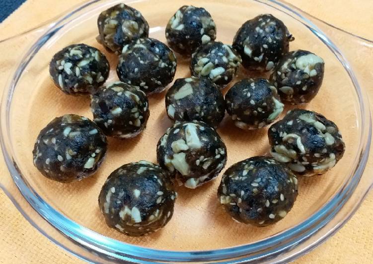 Recipe of Super Quick Homemade No Bake Energy Bites with Dates and Nuts