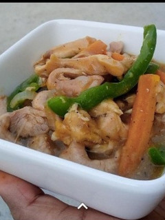 A picture of Shredded chicken sauce.