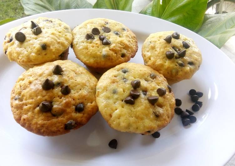 Langkah Mudah untuk Membuat Muffin vanilla with chocochips, Enak Banget