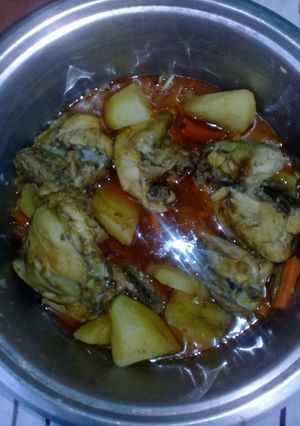 A picture of Chicken stew with potatoes.