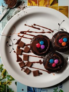 নো ওভেন চকোলেট ডেকাডেন্ট কেক (no oven chocolate decadent cake recipe in Bengali) রেসিপির প্রধান ছবি