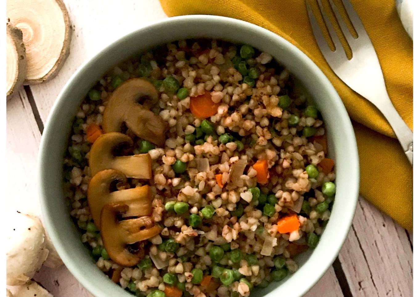 Risotto de Sarrasin, petits pois, carottes et champignons