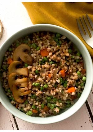 Une photo de Risotto de Sarrasin, petits pois, carottes et champignons