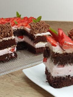 Una foto de Tarta de chocolate y fresa para el día de la madre