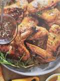 Alitas asadas con salsa de miel pimienta y romero
