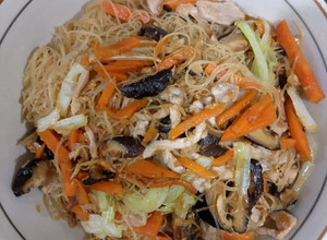 簡易肉絲炒米粉（省錢料理）（月底料理） 的食譜成品照片