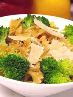 花椰菜蒜香辣椒鯷魚蝴蝶麵 的食譜成品照片