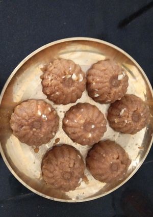 લાડુ(laddu recipe in Gujarati) રેસીપી મુખ્ય ફોટો
