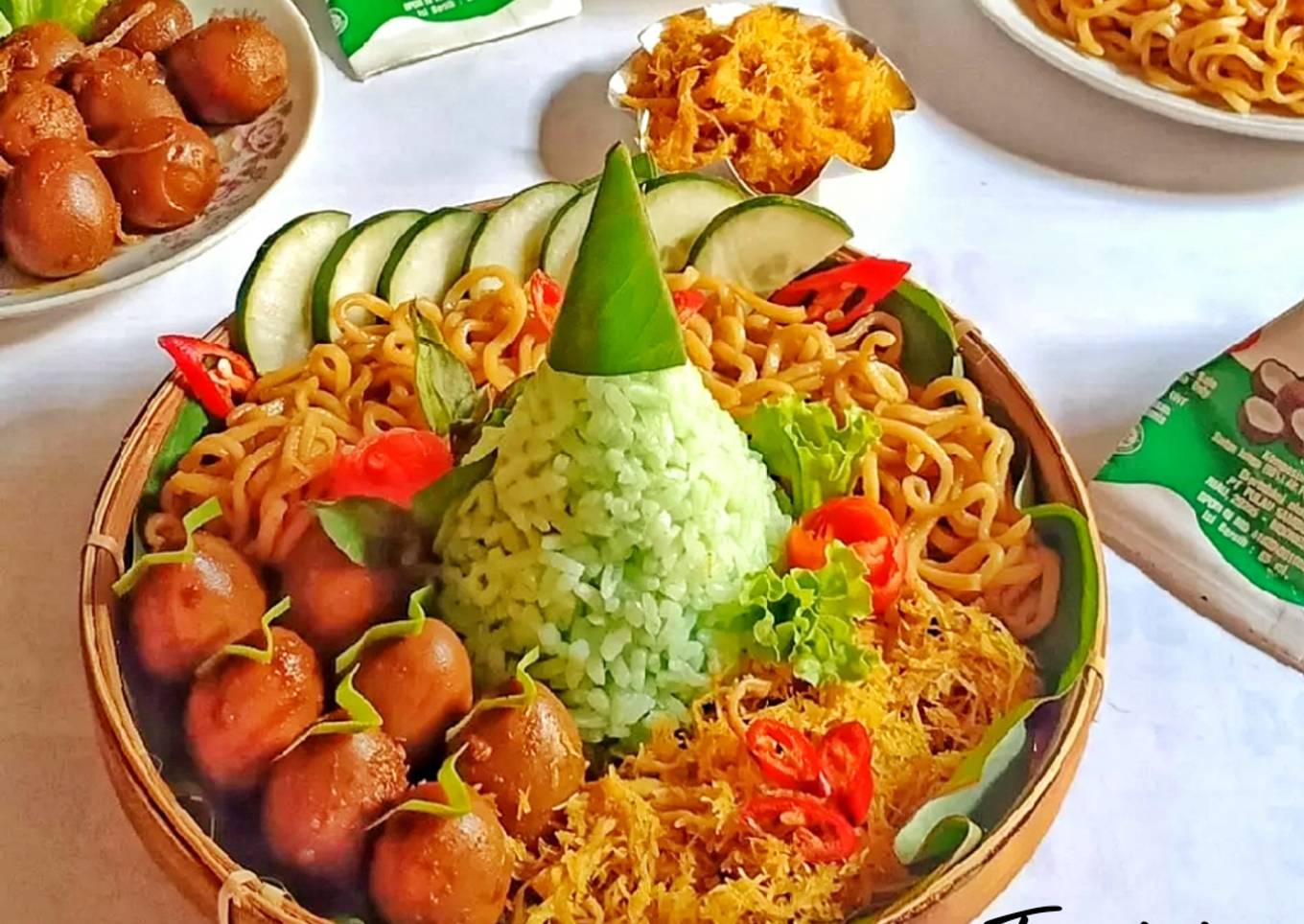 Tumini (Nasi Uduk Pandan)