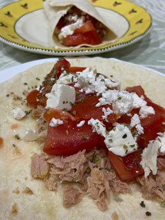 Una foto de Fajitas de atún con queso feta