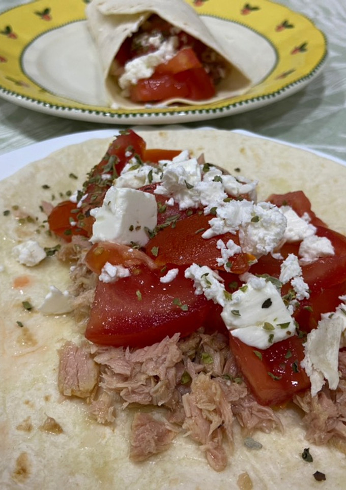 Una foto de Fajitas de atún con queso feta