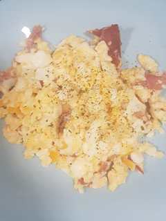 Una foto de Revuelto de huevo con jamón