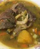 Sopa con osobuco, vegetales y verduras