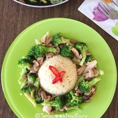 A picture of Chicken Mushroom Egg Rice.