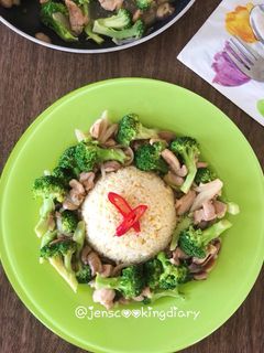 A picture of Chicken Mushroom Egg Rice.