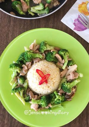 A picture of Chicken Mushroom Egg Rice.