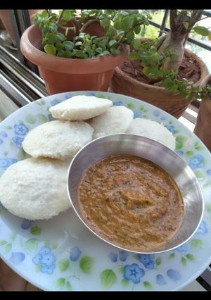 A picture of Idli.