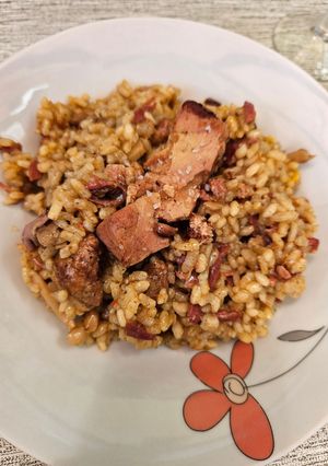Una foto de Arroz con setas, pato y foie