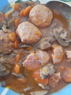 Una foto de Albóndigas con verduras