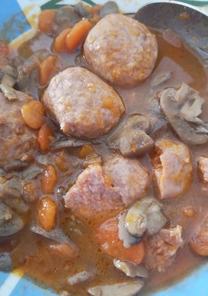 Una foto de Albóndigas con verduras