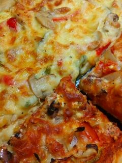 Φωτογραφία της συνταγής Καταπληκτική πίτσα!! 🍕 Καρμπονάρα και χωριάτικη!! 🍕