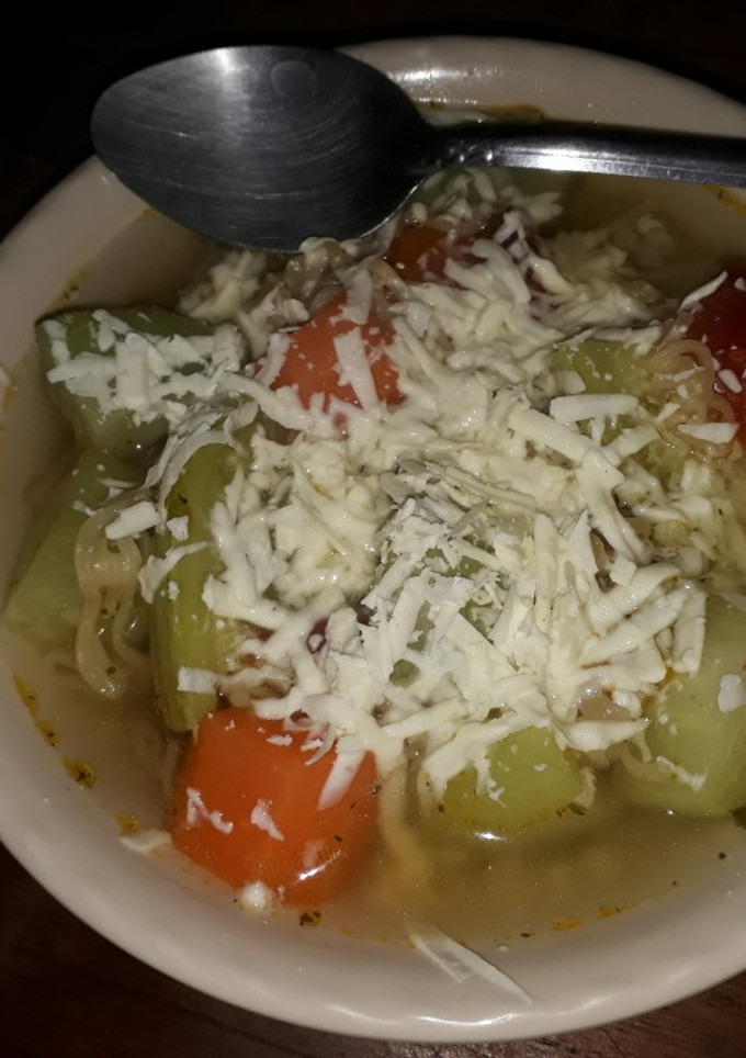 Una foto de Sopa de tortilla (tradicional)...🇸🇻