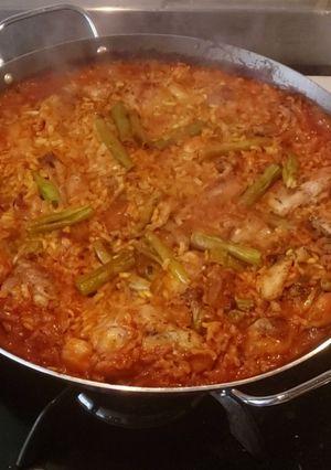 Una foto de Paella de Pollo y Conejo