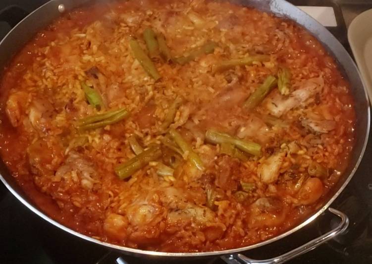 Paella de Pollo y Conejo
