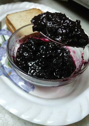 A picture of Black grapes jam.