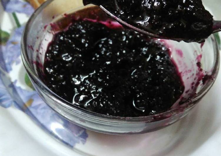 Black grapes jam