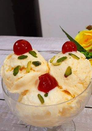 A picture of Eggless Custard Ice Cream.