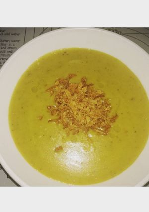 A picture of Smokey vegan pea and potato soup.