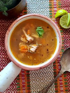 চিকেন স্যুপ (Chicken Soup recipe in Bengali) রেসিপির প্রধান ছবি
