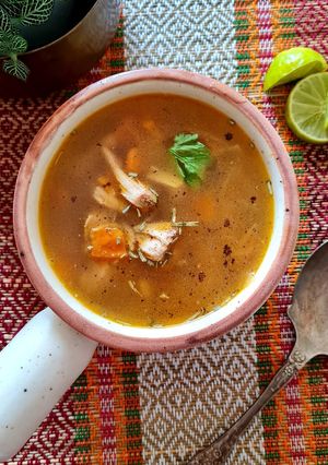 চিকেন স্যুপ (Chicken Soup recipe in Bengali) রেসিপির প্রধান ছবি