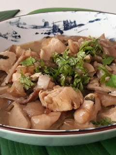 Una foto de Pollo estilo tailandés en salsa de coco