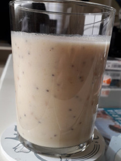 Una foto de Batido de manzana, plátano y té rojo