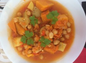 Una foto de Guisado de verduras y garbanzos