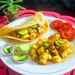 A picture of Achari Alo with puri.