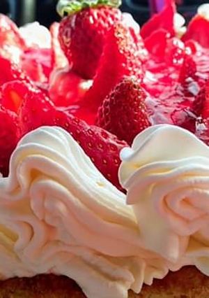 Una foto de Tarta de Frutilla 🍓🍰
