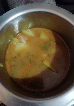 A picture of Aloo jhol.