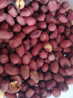 A picture of Roasted groundnuts.