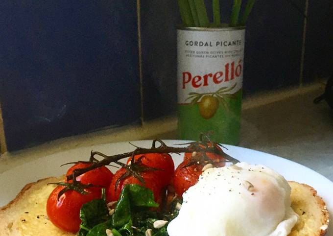 Breakfast Idea: poached egg with baked tomatoes 🍅