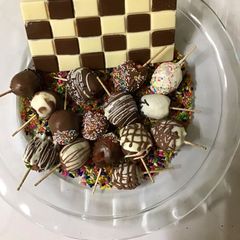 A picture of Choco strawberries.