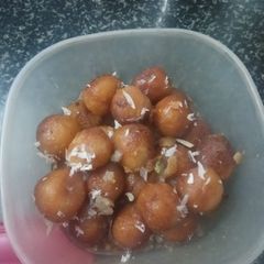 A picture of Gulab jamun.