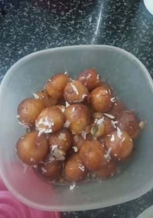 A picture of Gulab jamun.