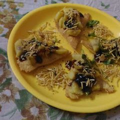 A picture of Nachos chaat.