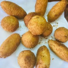 A picture of Vegetables Paneer Bread rolls.