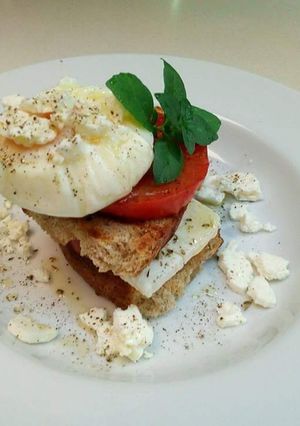 Φωτογραφία της συνταγής Club sandwich με φέτα και αβγό ποσέ